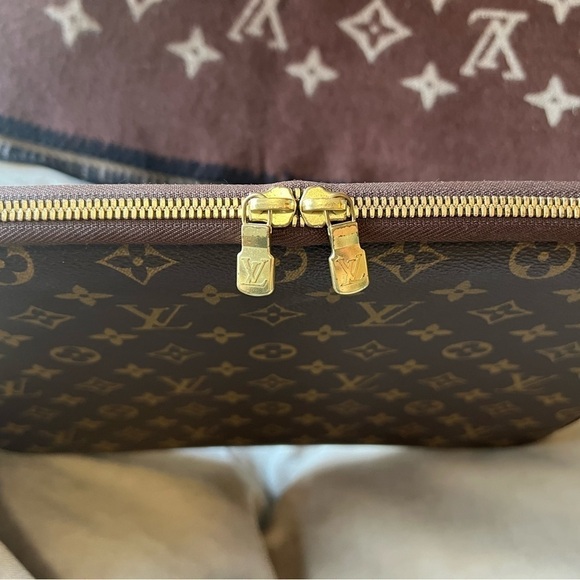 Previously loved Louis Vuitton Laptop case. - Picture 3 of 11